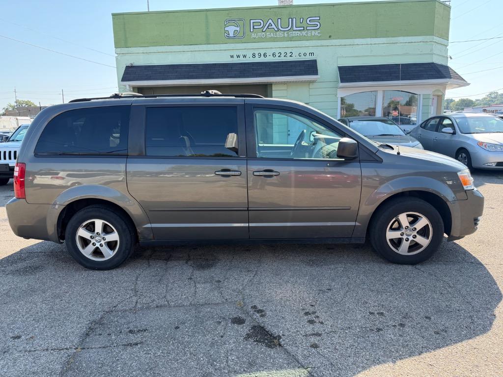 2010 Dodge Grand Caravan - $7,500