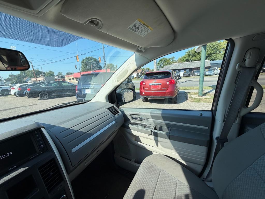 2010 Dodge Grand Caravan - $7,500