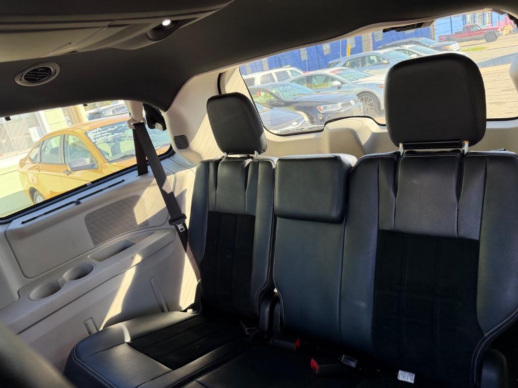 2016 Dodge Grand Caravan - $9,800