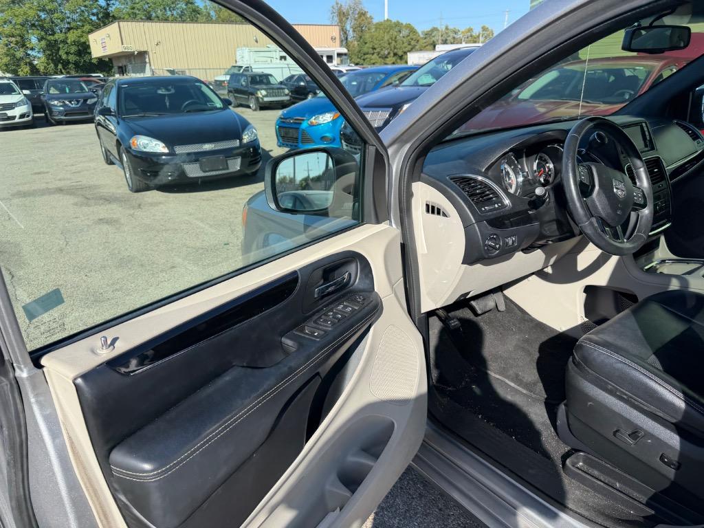 2016 Dodge Grand Caravan - $9,800