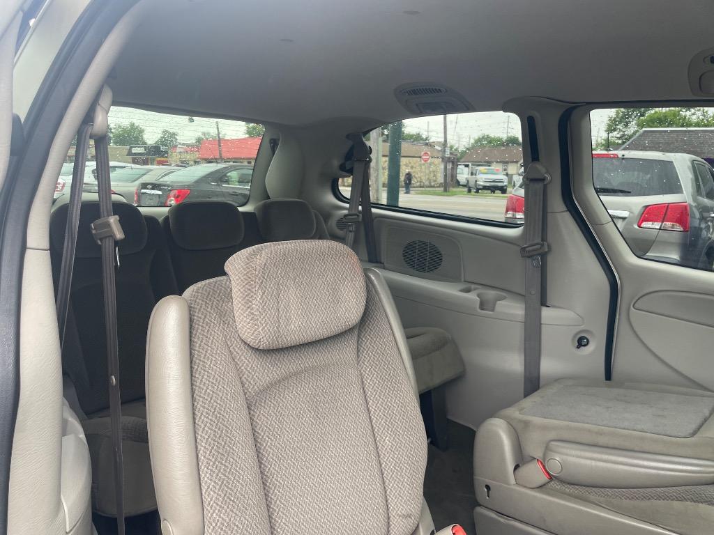 2005 Dodge Grand Caravan SXT photo