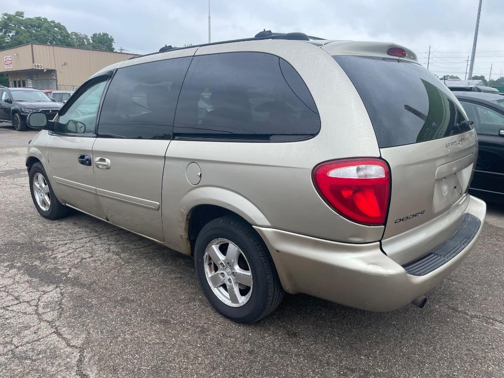 2005 Dodge Grand Caravan SXT photo