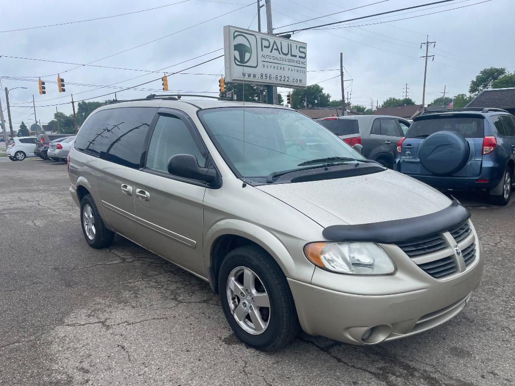 2005 Dodge Grand Caravan SXT photo