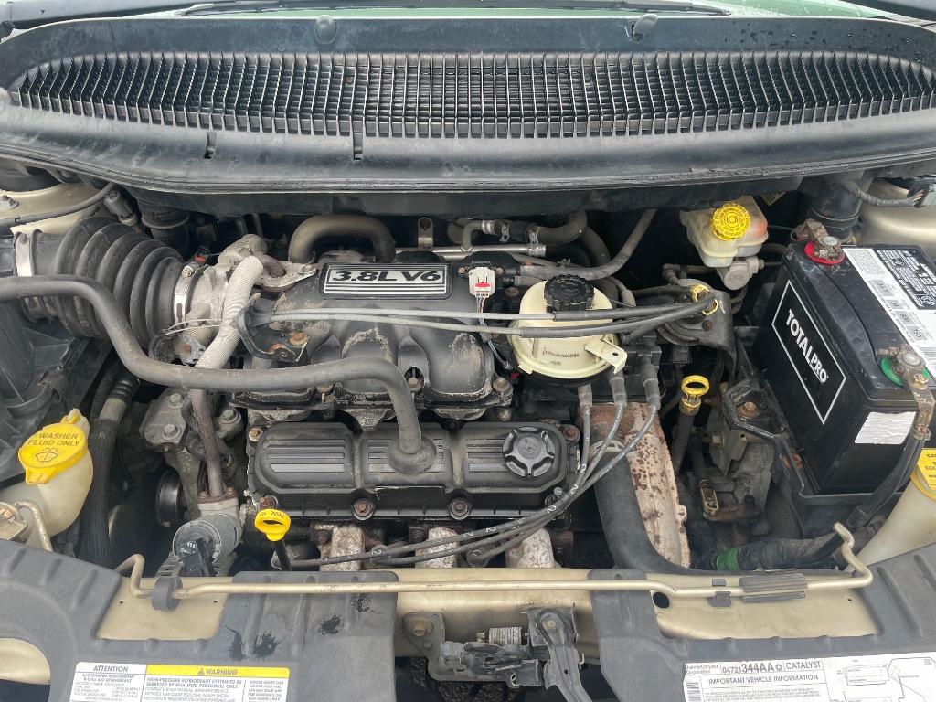 2005 Dodge Grand Caravan SXT photo