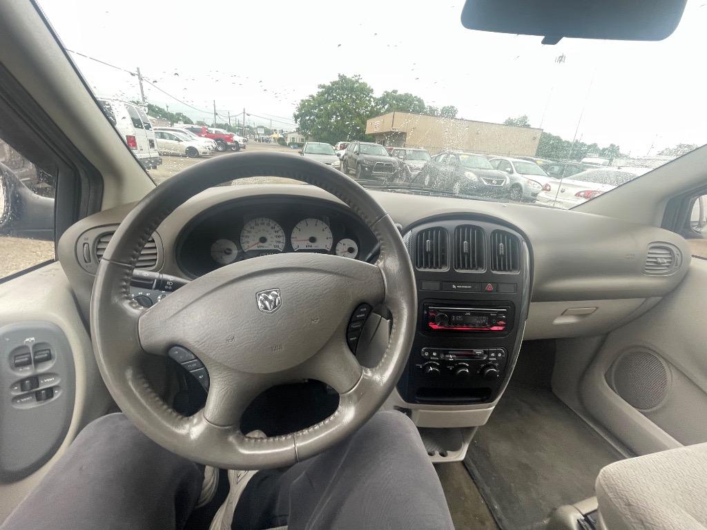 2005 Dodge Grand Caravan SXT photo