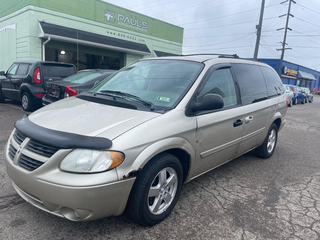 2005 Dodge Grand Caravan SXT photo