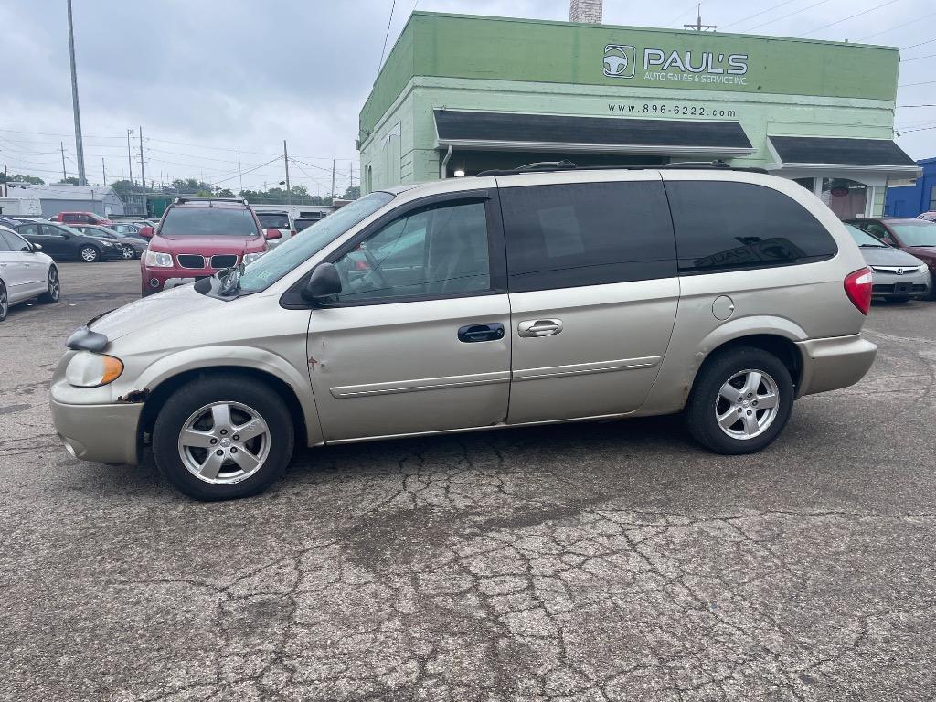 2005 Dodge Grand Caravan SXT photo