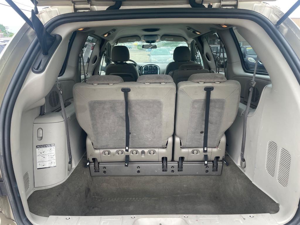 2005 Dodge Grand Caravan SXT photo