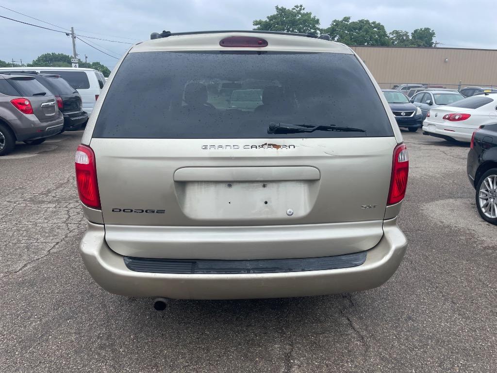2005 Dodge Grand Caravan SXT photo