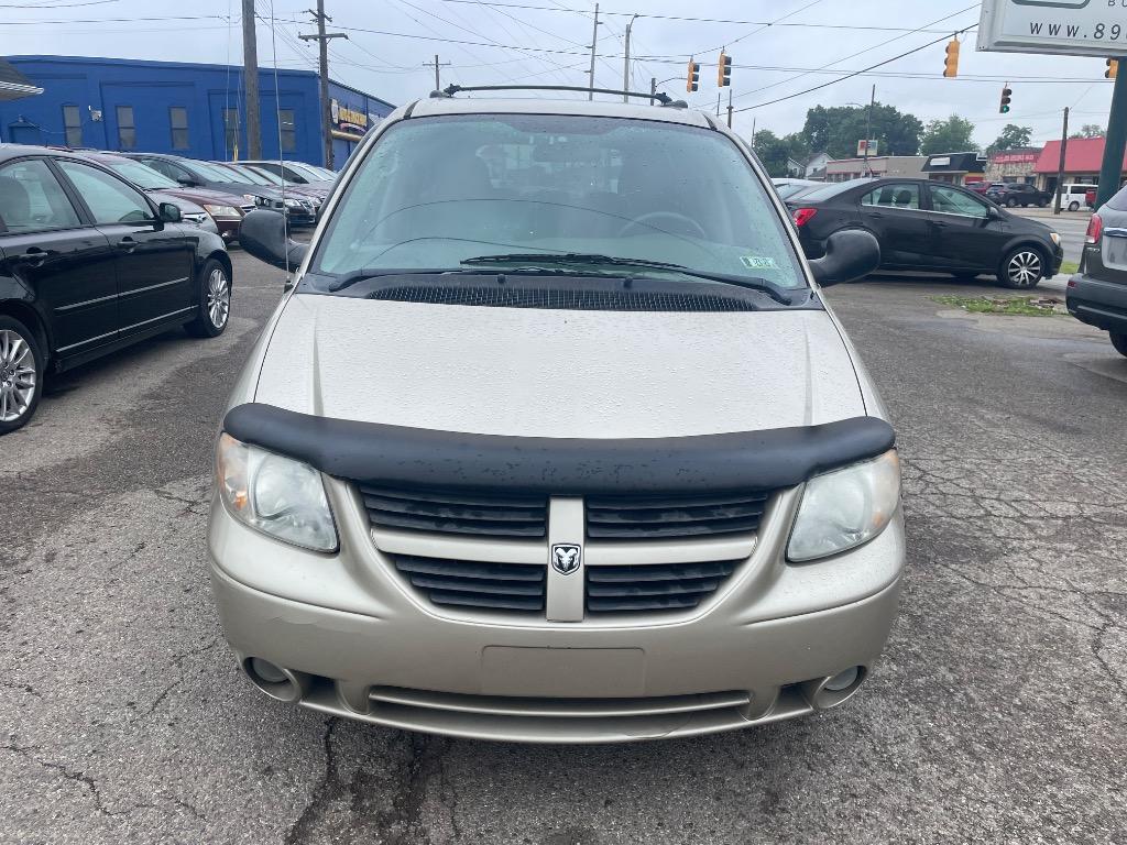 2005 Dodge Grand Caravan SXT photo