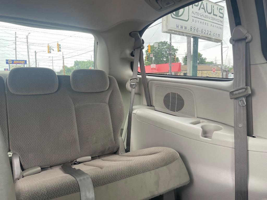2005 Dodge Grand Caravan SXT photo