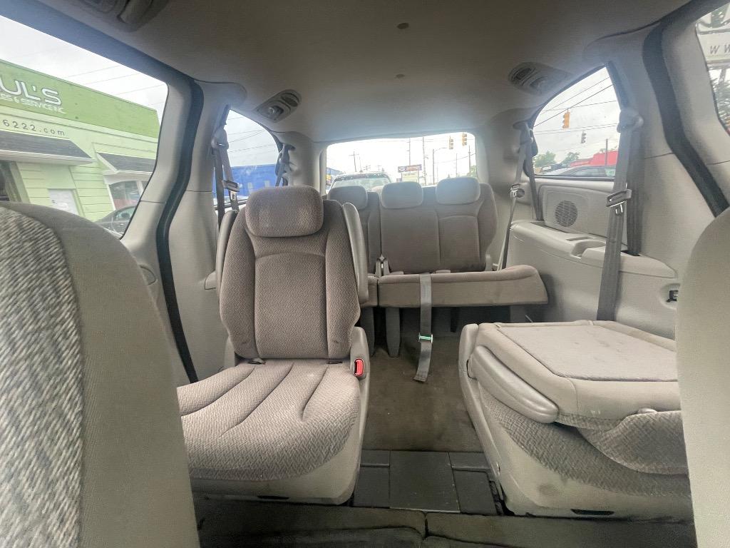 2005 Dodge Grand Caravan SXT photo