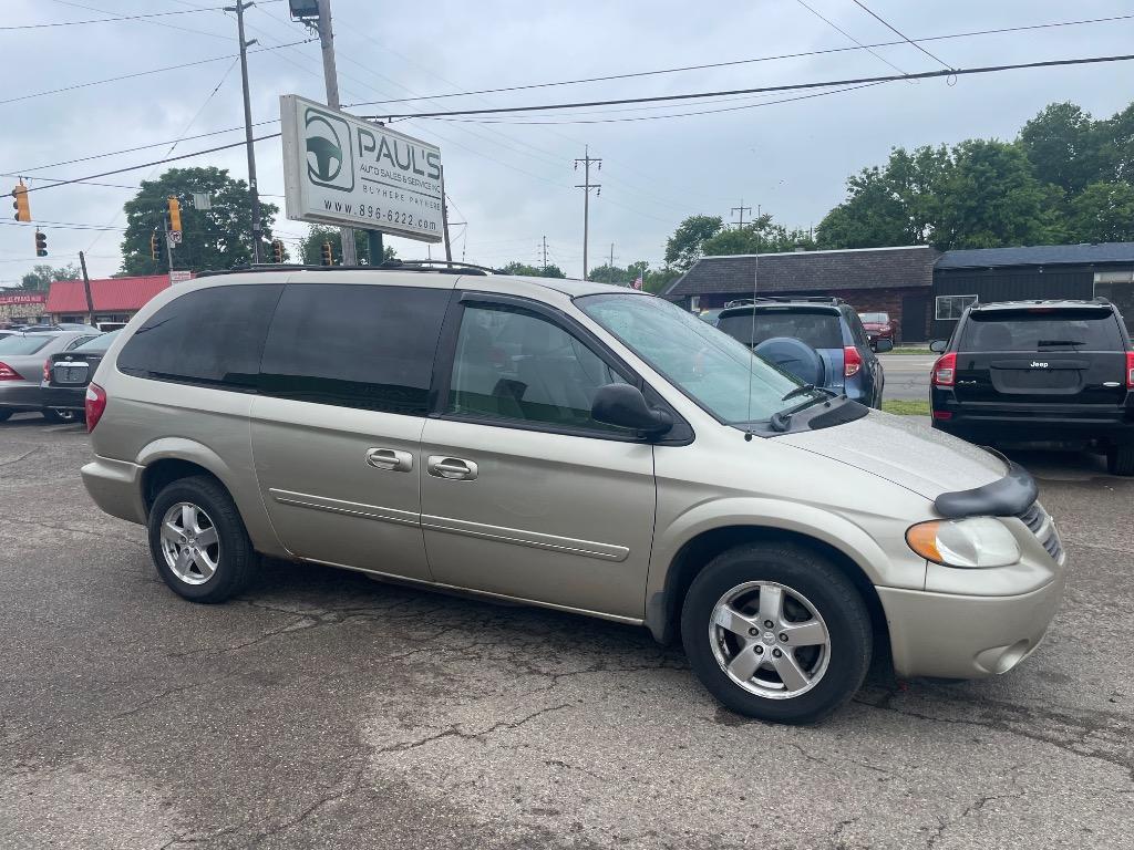 2005 Dodge Grand Caravan SXT photo