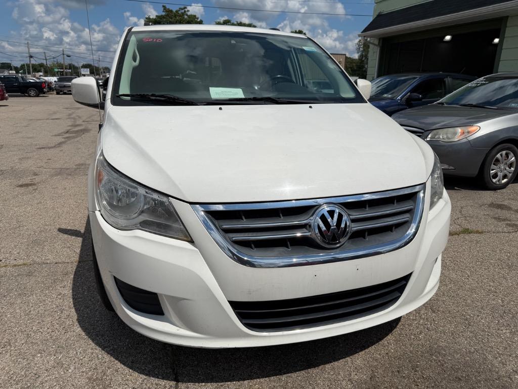 2009 Volkswagen Routan - $7,900