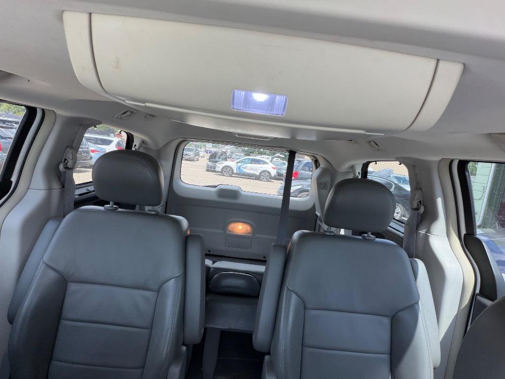 2009 Volkswagen Routan - $7,900
