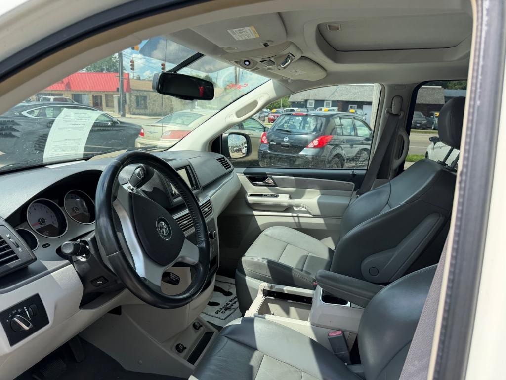 2009 Volkswagen Routan - $7,900