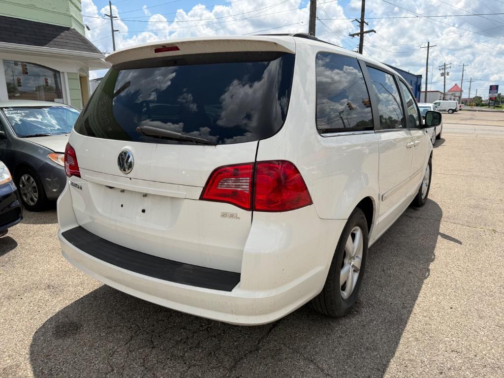 2009 Volkswagen Routan - $7,900