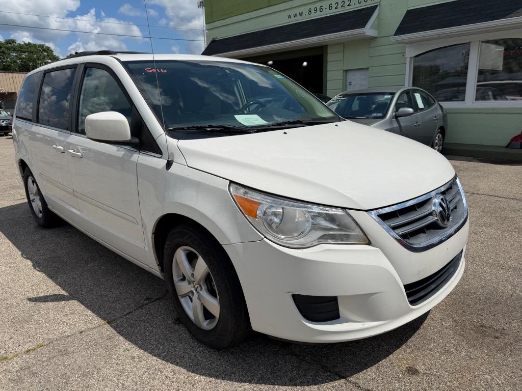 2009 Volkswagen Routan - $7,900