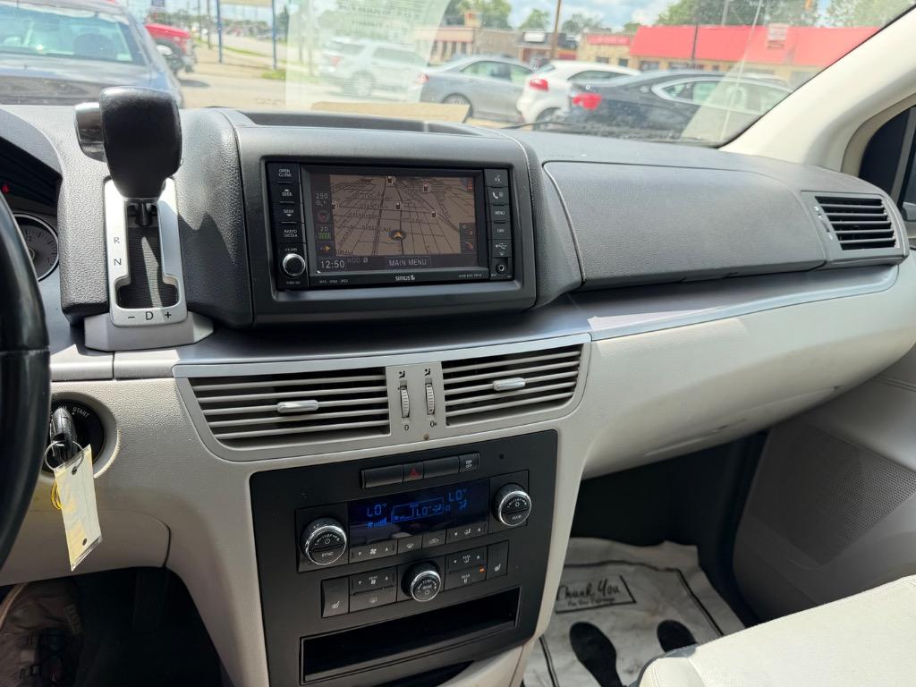 2009 Volkswagen Routan - $7,900