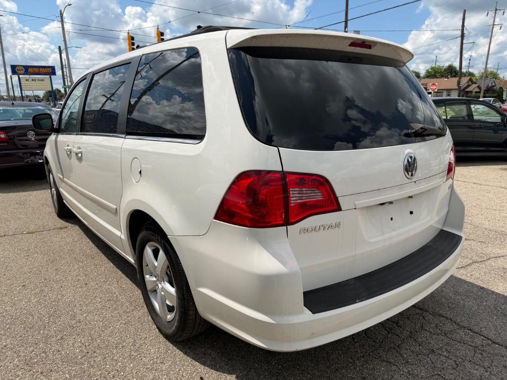 2009 Volkswagen Routan - $7,900