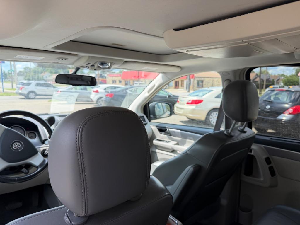 2009 Volkswagen Routan - $7,900