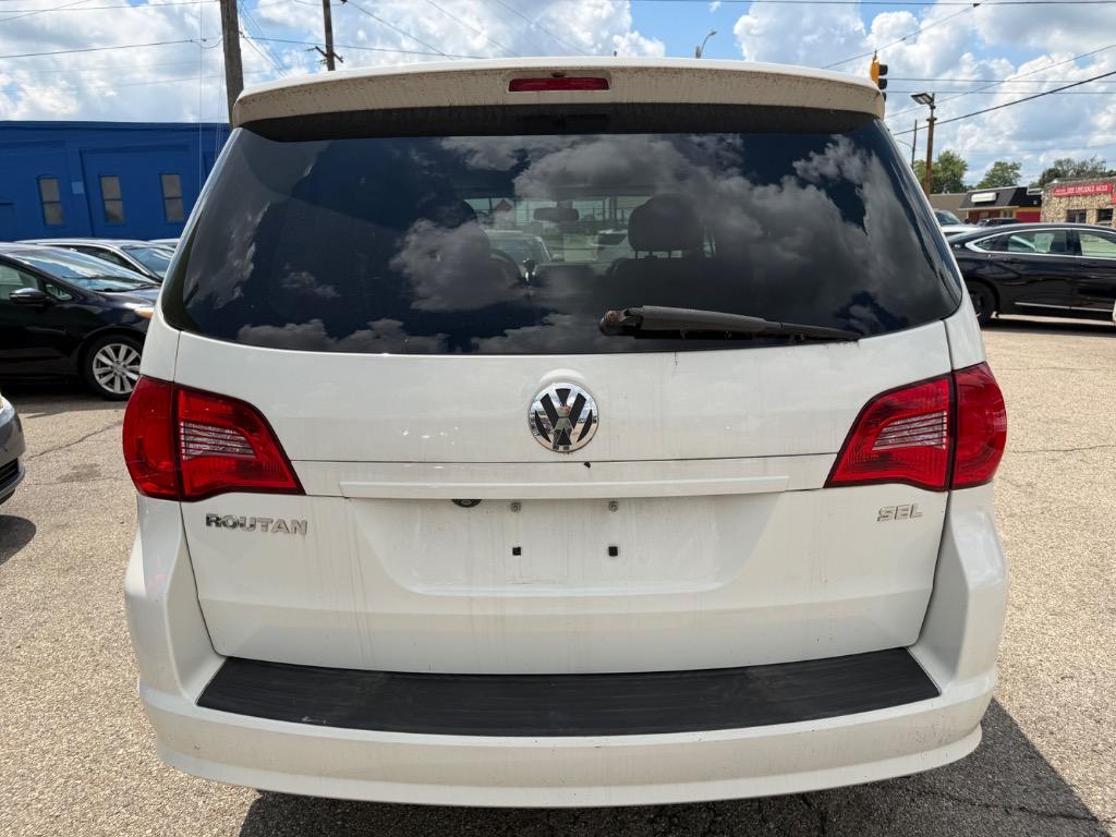 2009 Volkswagen Routan - $7,900