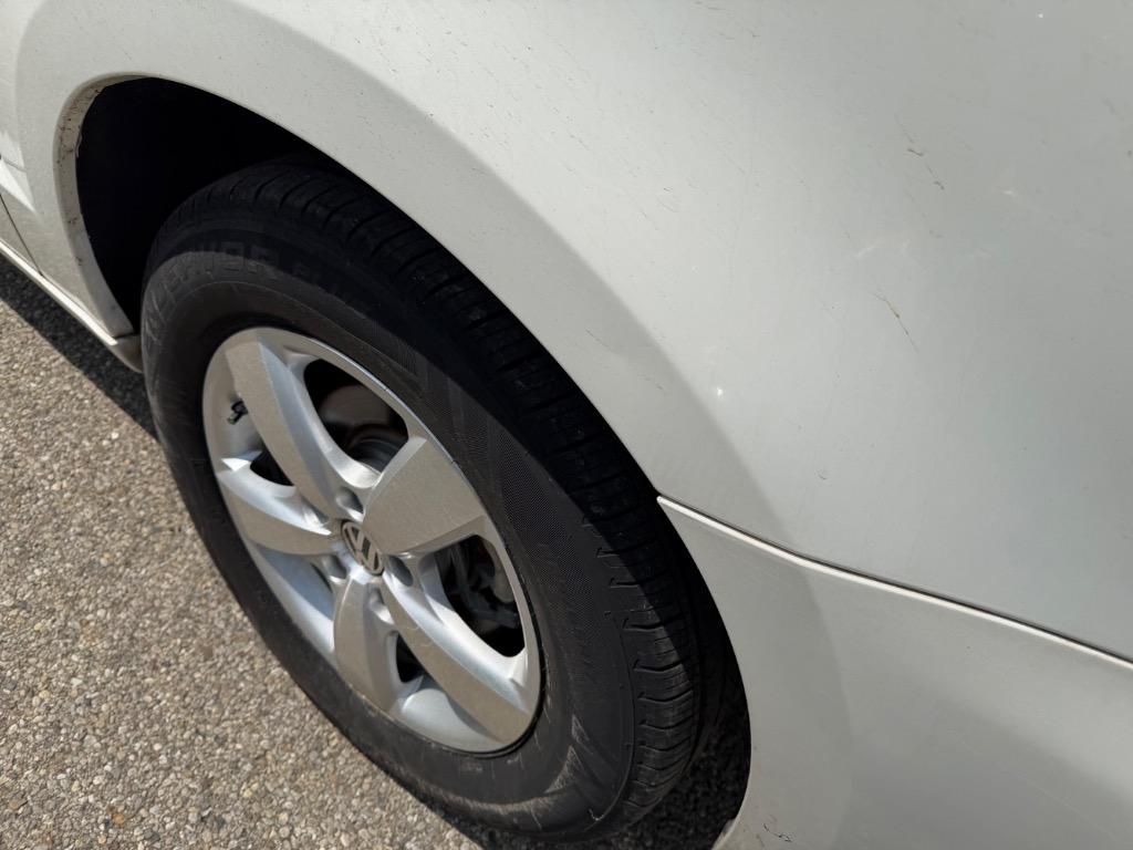 2009 Volkswagen Routan - $7,900