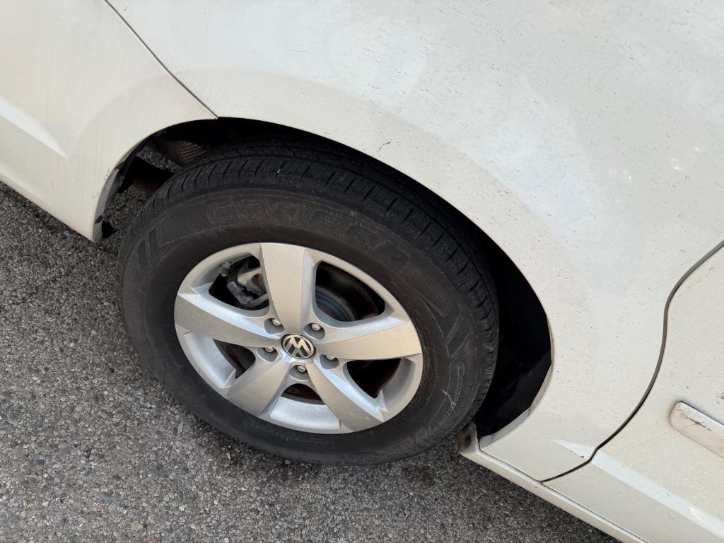 2009 Volkswagen Routan - $7,900