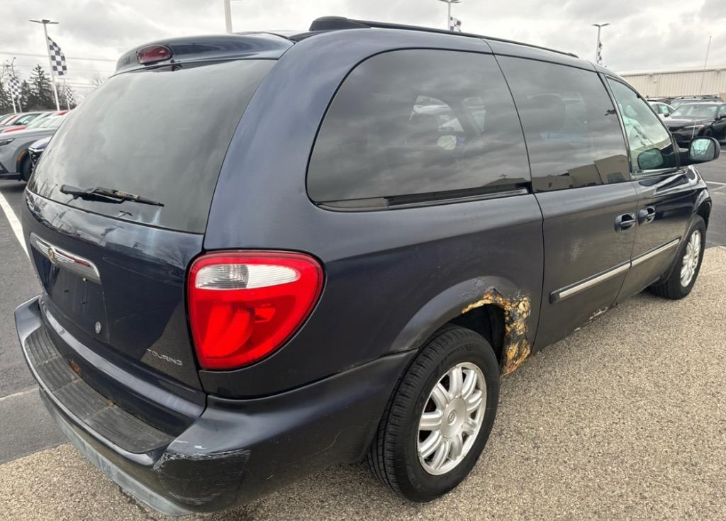 2006 Chrysler Town & Country Touring photo