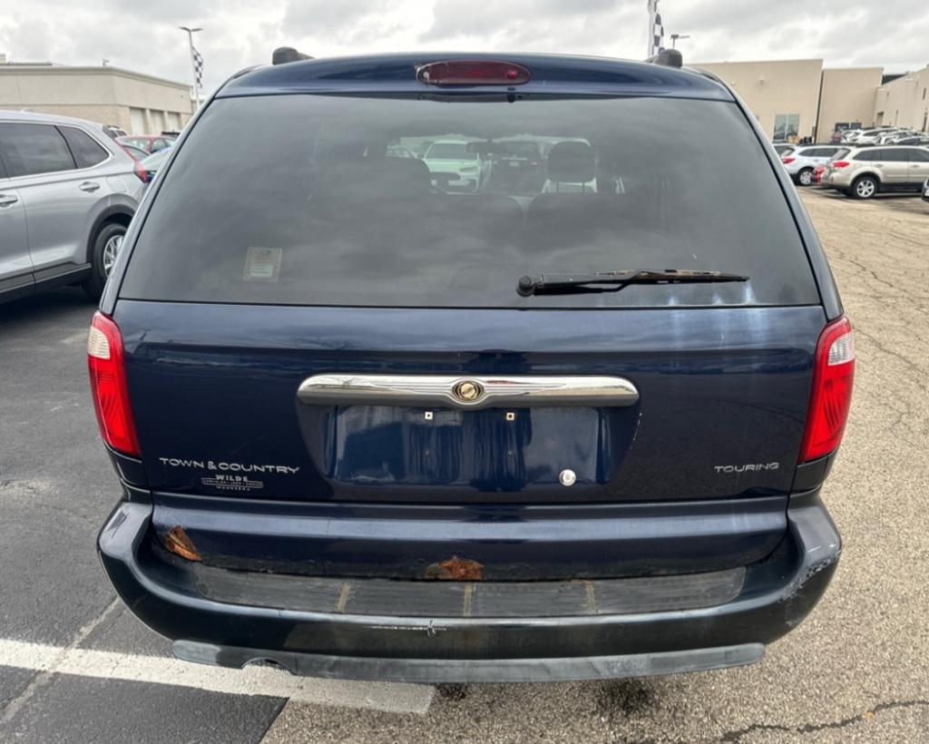 2006 Chrysler Town & Country Touring photo
