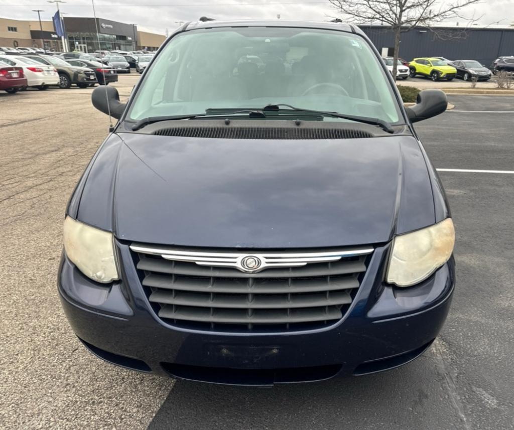 2006 Chrysler Town & Country Touring photo