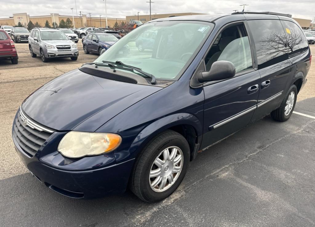 2006 Chrysler Town & Country Touring photo