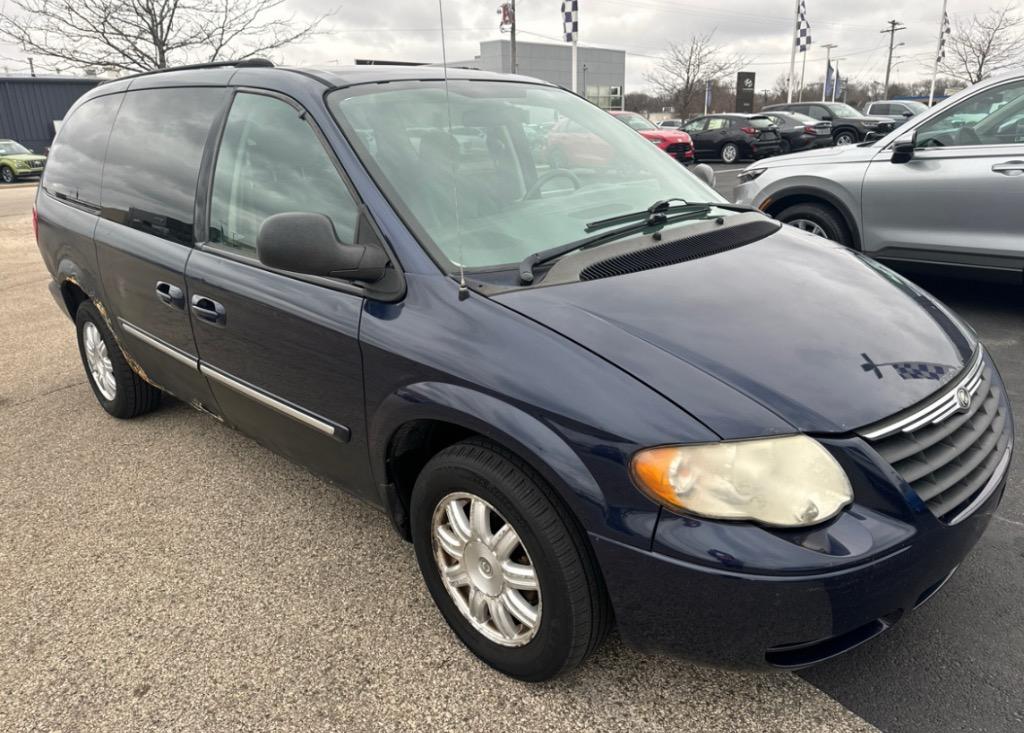 2006 Chrysler Town & Country Touring photo