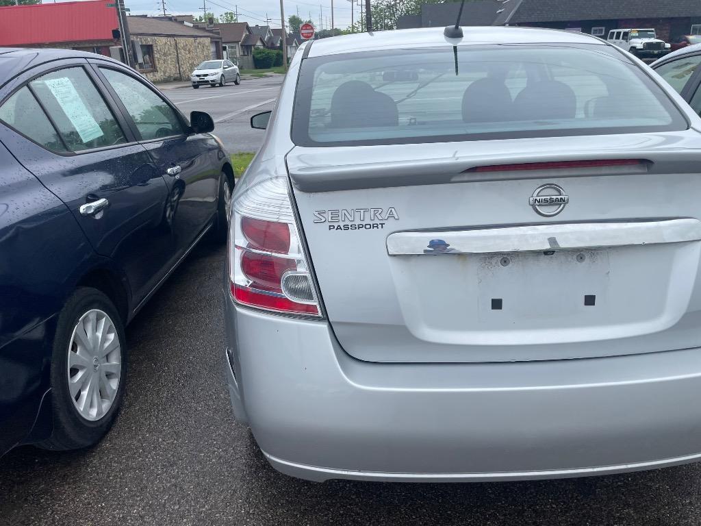 2011 Nissan Sentra 2.0 photo