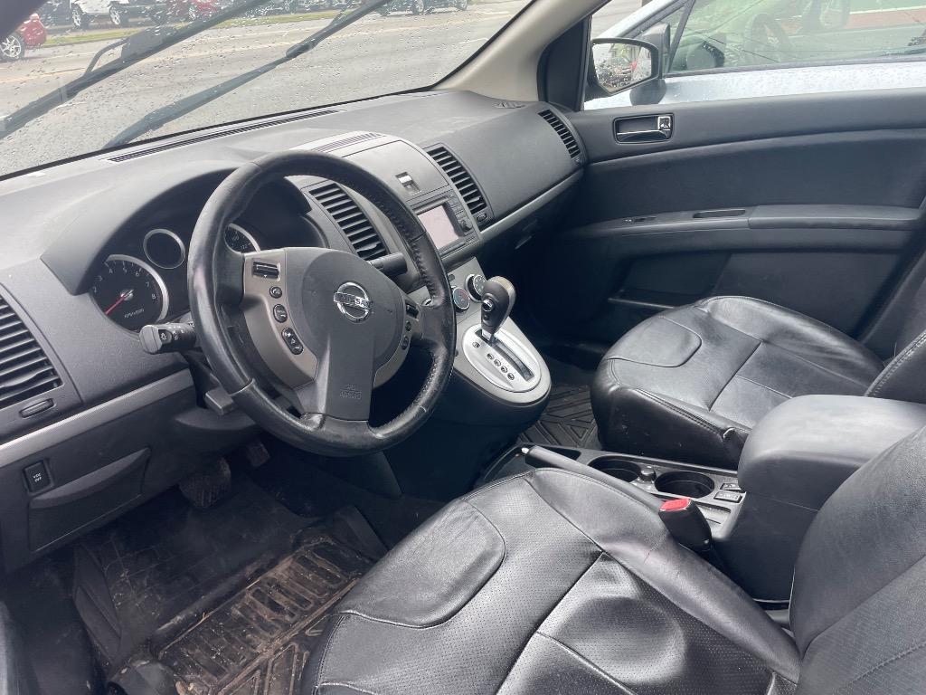 2011 Nissan Sentra 2.0 photo