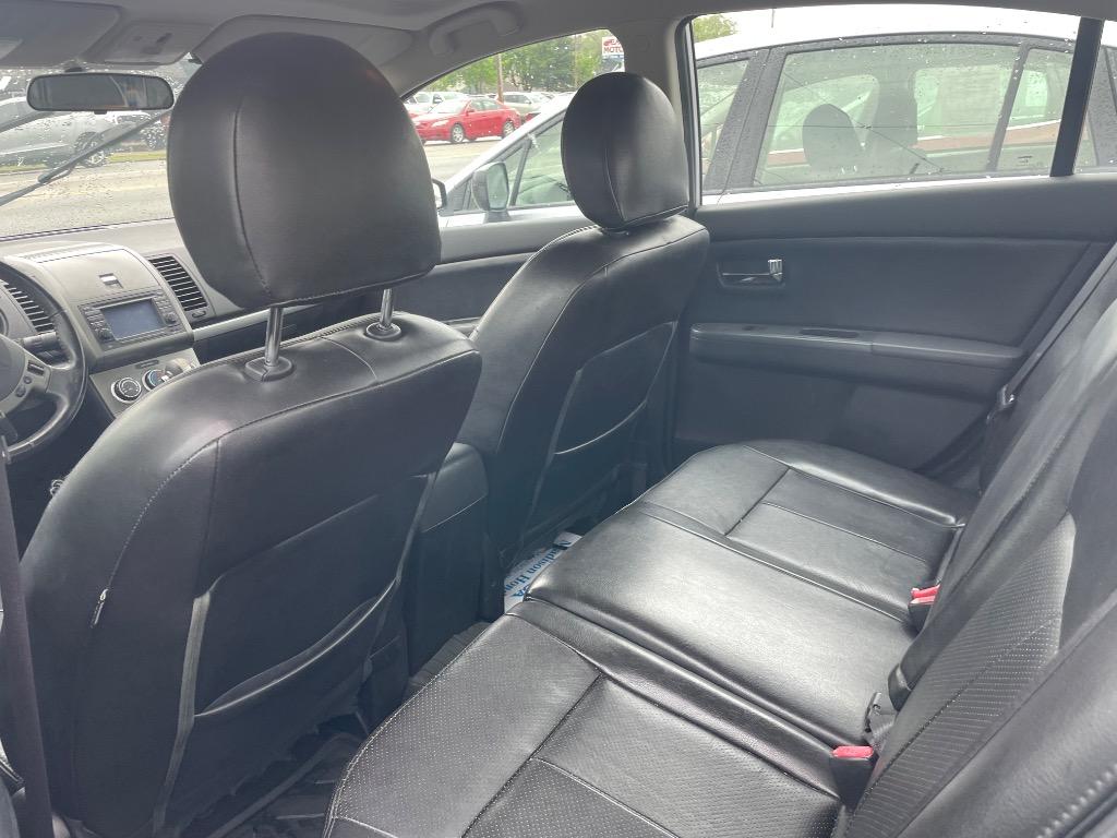 2011 Nissan Sentra 2.0 photo