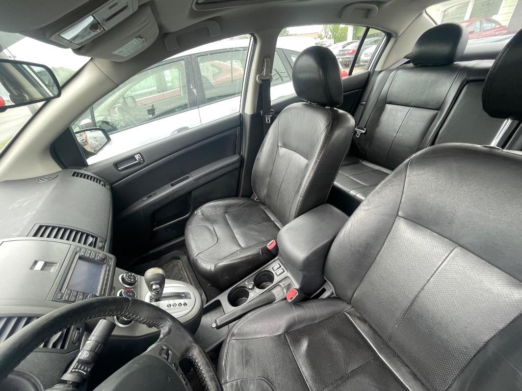 2011 Nissan Sentra 2.0 photo
