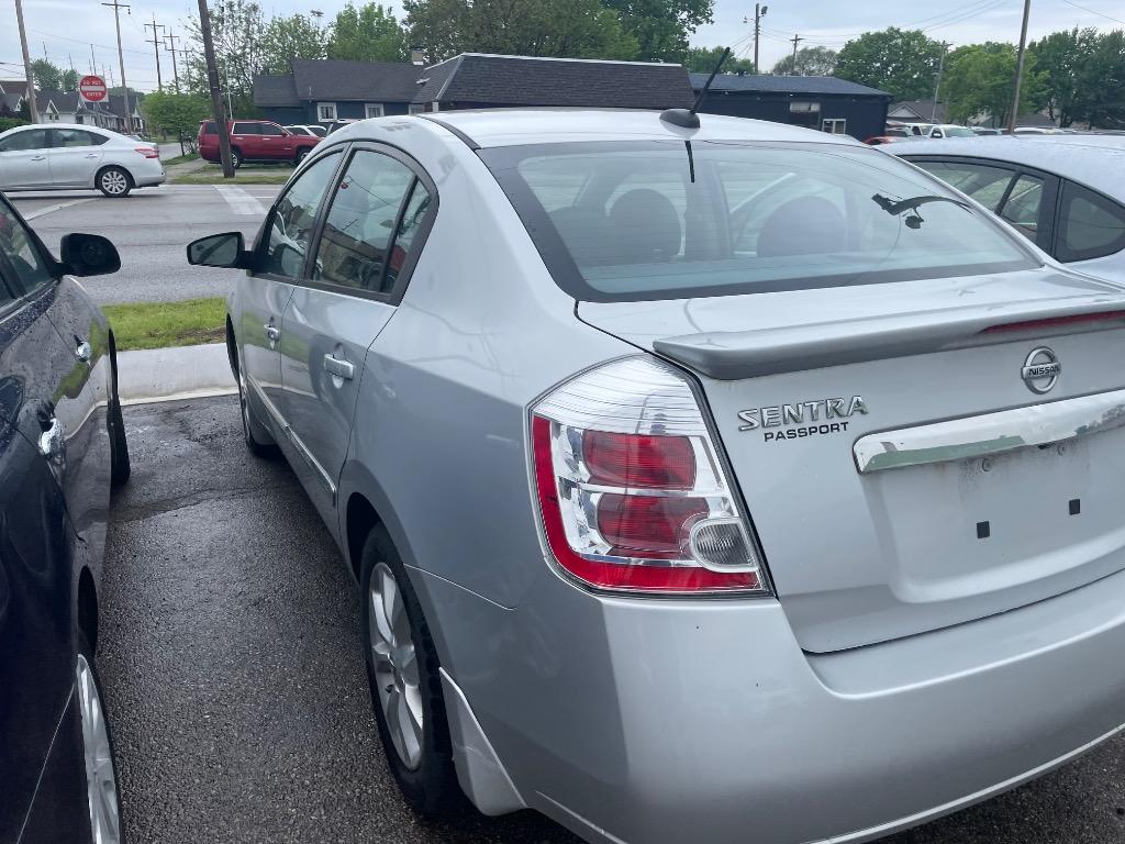 2011 Nissan Sentra 2.0 photo