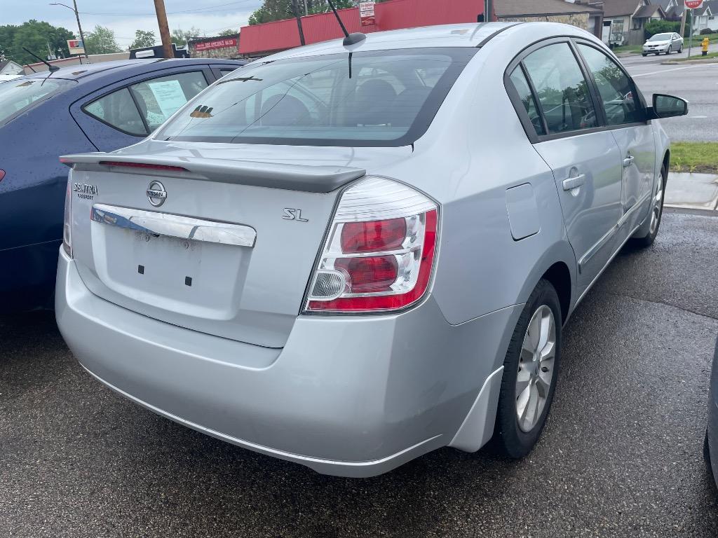 2011 Nissan Sentra 2.0 photo