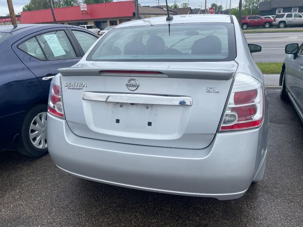 2011 Nissan Sentra 2.0 photo