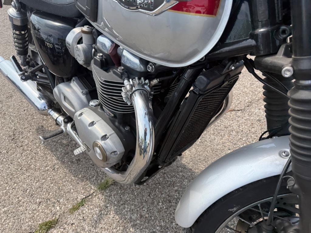 2016 Triumph Bonneville - $6,500