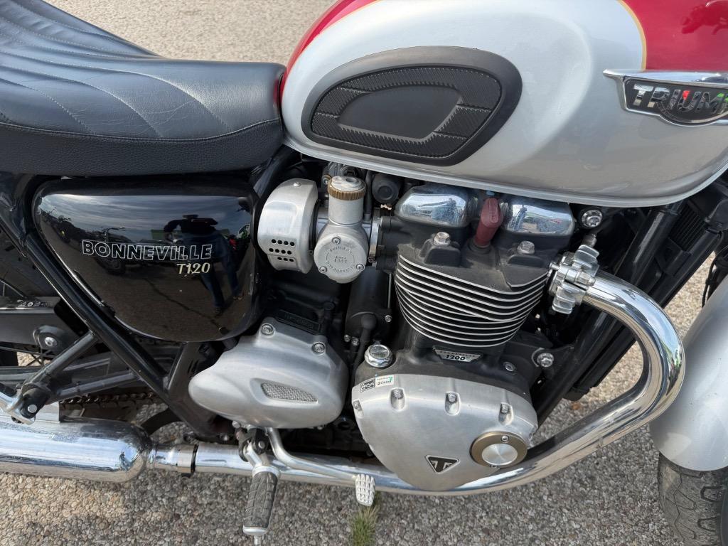 2016 Triumph Bonneville - $6,500
