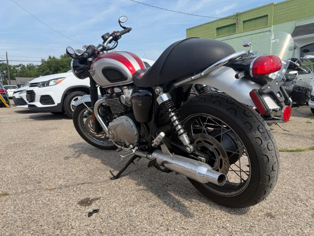2016 Triumph Bonneville - $6,500