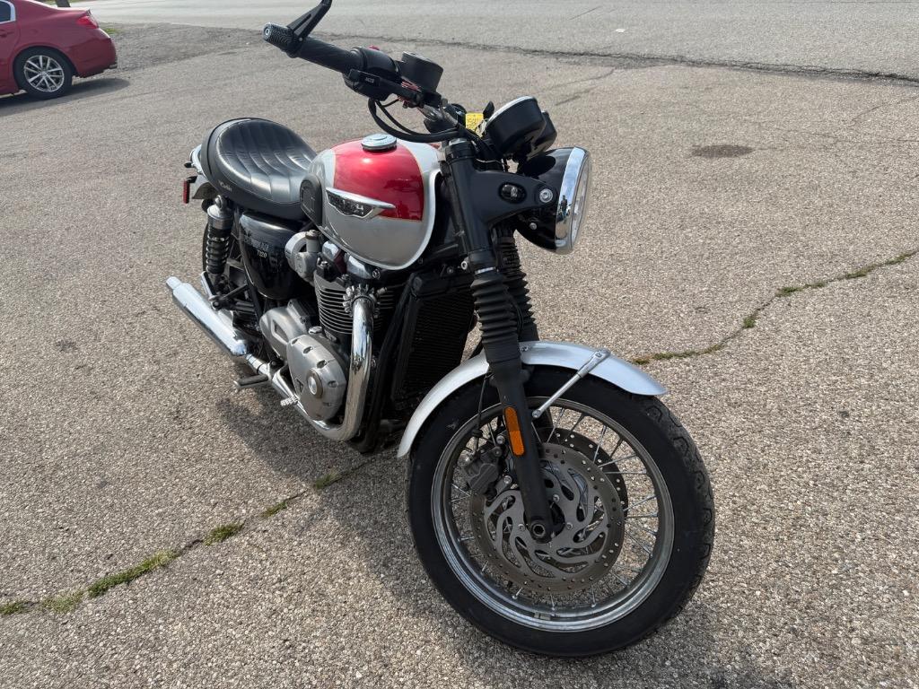 2016 Triumph Bonneville - $6,500