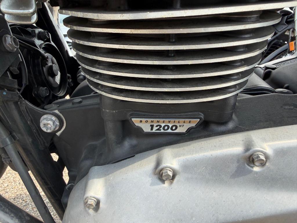 2016 Triumph Bonneville - $6,500
