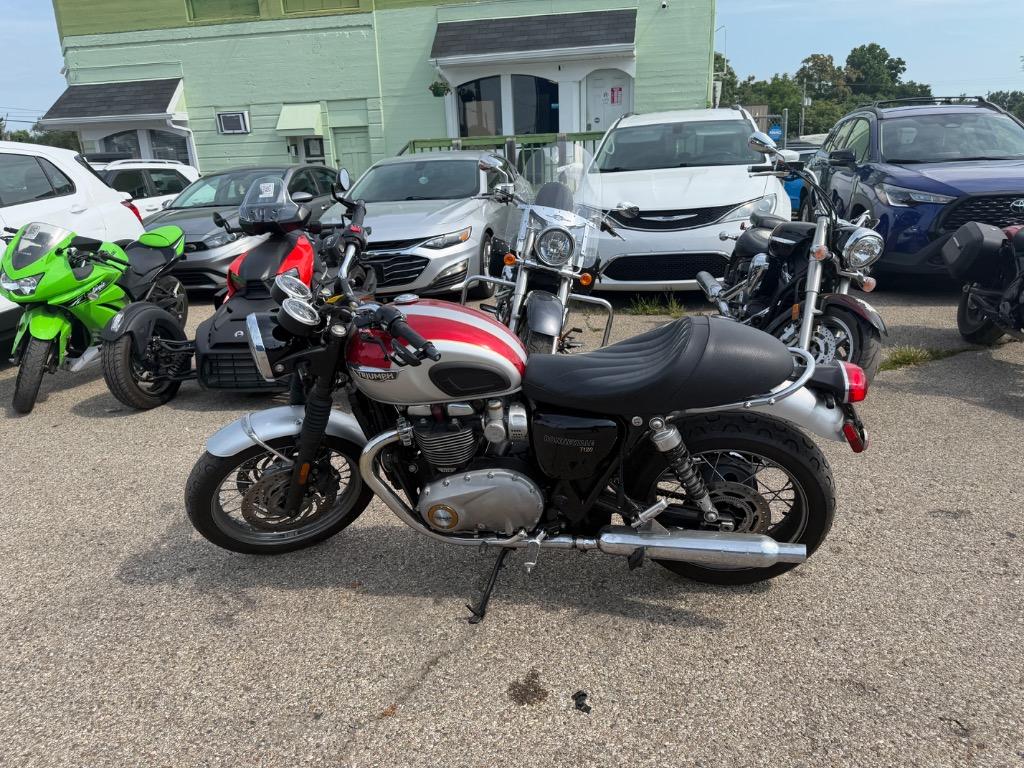 2016 Triumph Bonneville - $6,500
