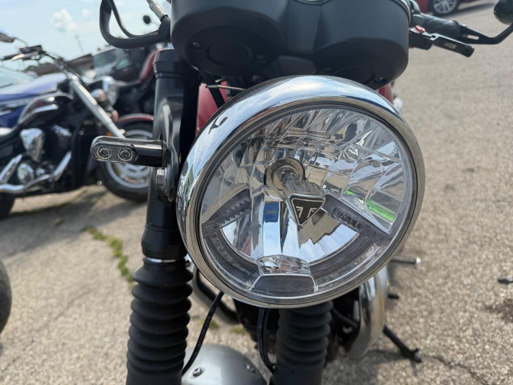 2016 Triumph Bonneville - $6,500