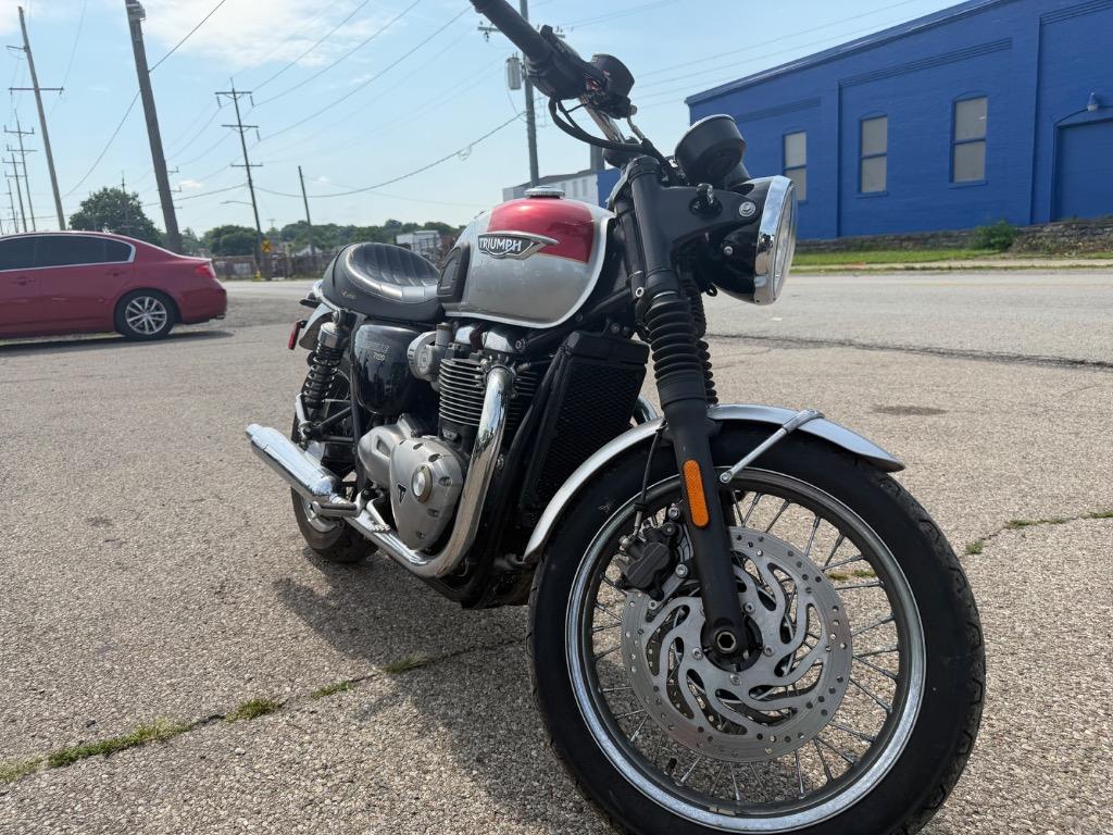 2016 Triumph Bonneville - $6,500