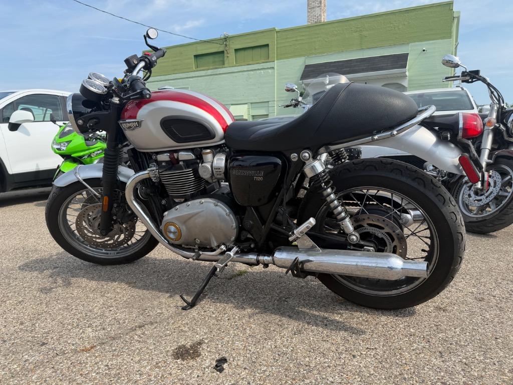 2016 Triumph Bonneville - $6,500
