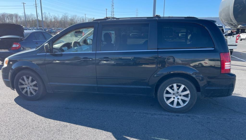 2008 Chrysler Town & Country Touring photo